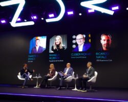 Marcelo Braga, CEO da IBM Brasil, Rafaela Rezende, presidente da VTEX no Brasil, Cleber Morais, diretor geral da AWS Brasil e Ricardo Natale, CEO do Experience Club