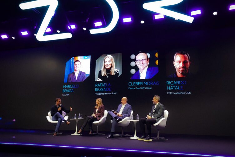 Marcelo Braga, CEO da IBM Brasil, Rafaela Rezende, presidente da VTEX no Brasil, Cleber Morais, diretor geral da AWS Brasil e Ricardo Natale, CEO do Experience Club