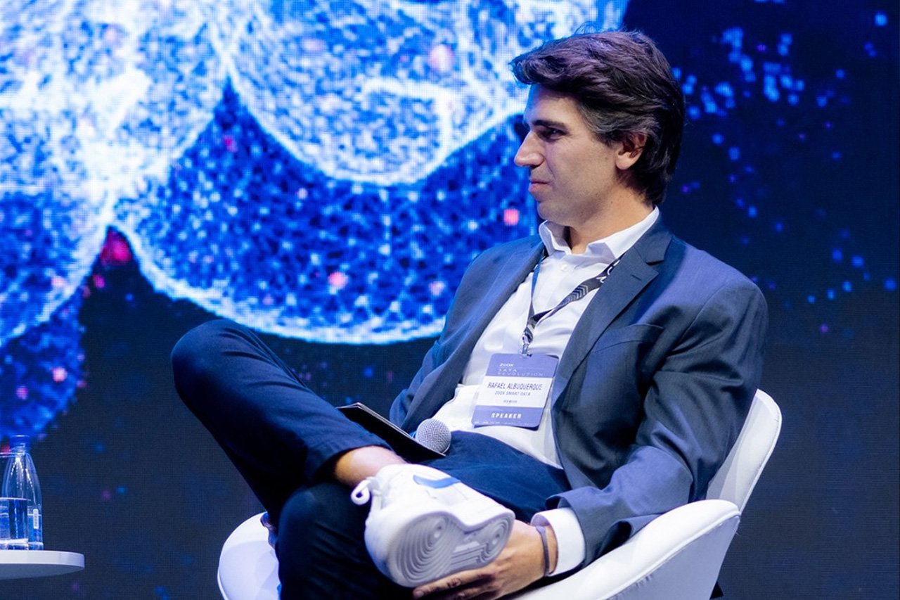 Rafael de Albuquerque no palco do Zoox Data Revolution [Foto do acervo pessoal]