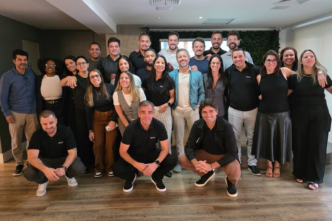 Rafael de Albuquerque com a equipe da Zoox [Foto de acervo pessoal]