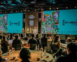 Dani Graicar e Ricardo Natale no palco do Download SXSW 2026